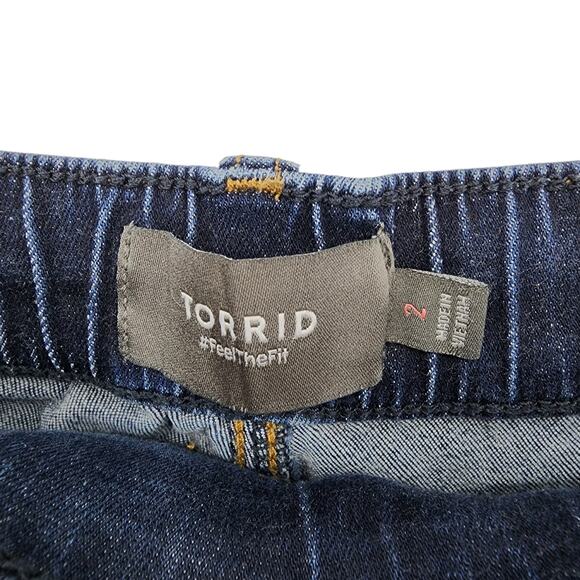 Torrid 3.5 Inch Pull On Weekend Super Soft Mid Rise Denim Shorts Size 2X - Picture 3 of 7